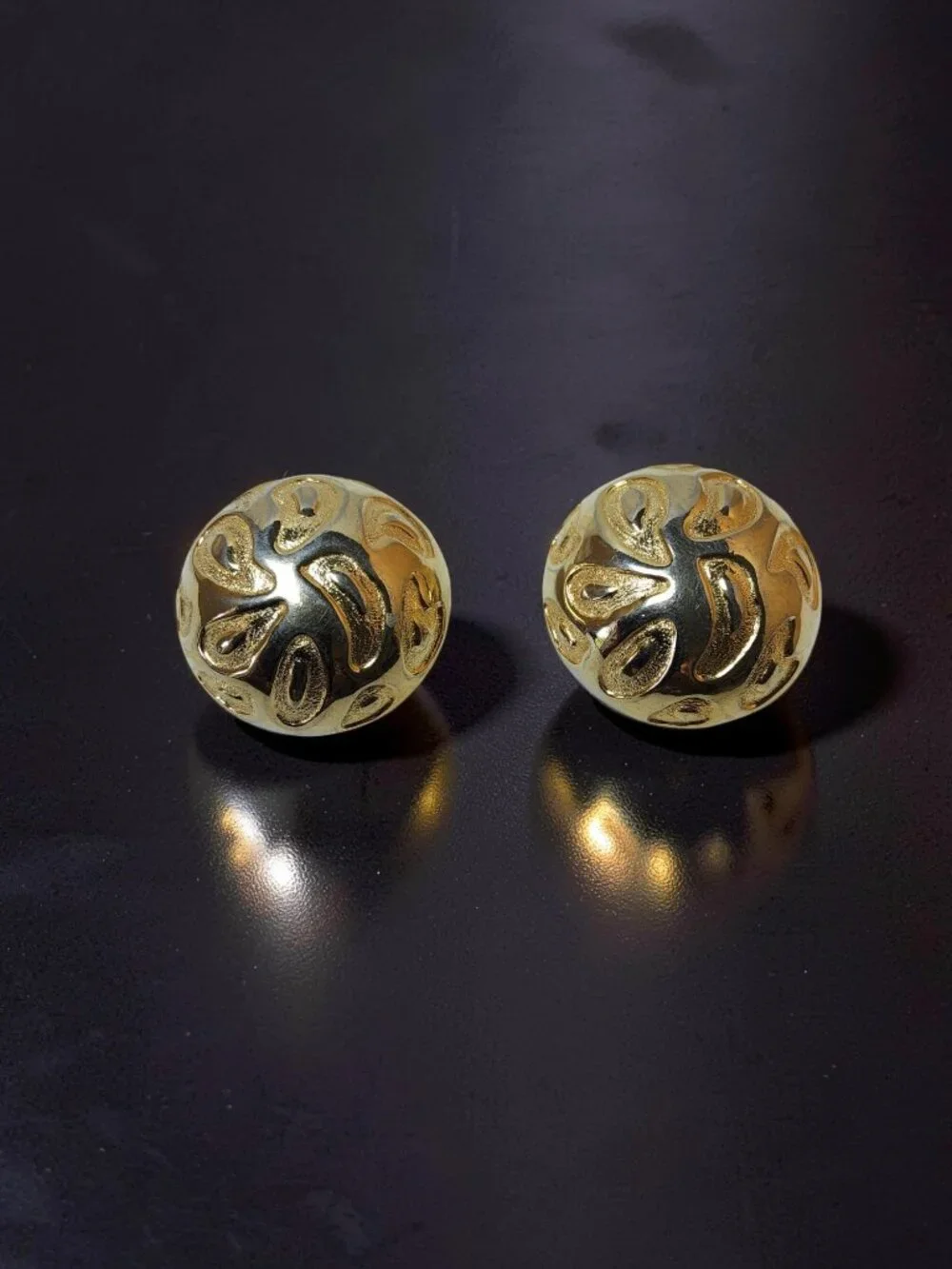 vintage 1980s gold tone shield/dome clip on earrings